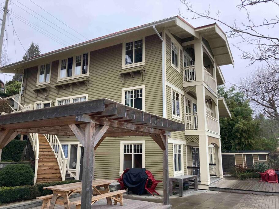 Iconic 3-Story Waterfront 'Marina House' W/ View Villa Gibsons Exterior photo
