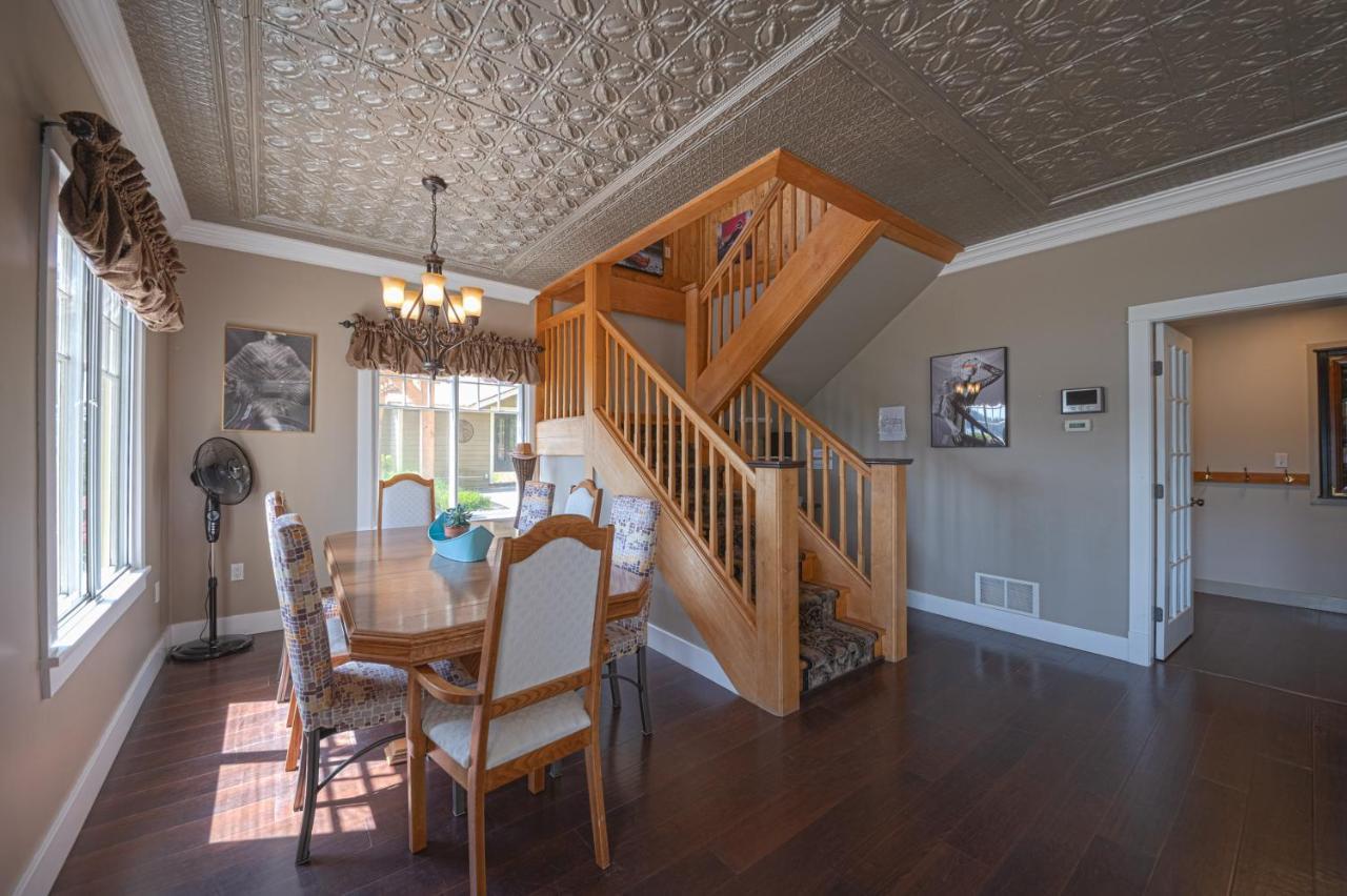 Iconic 3-Story Waterfront 'Marina House' W/ View Villa Gibsons Exterior photo