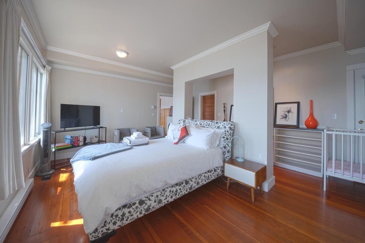 Iconic 3-Story Waterfront 'Marina House' W/ View Villa Gibsons Exterior photo